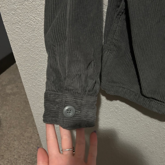 Valor Collective Small Button down - Picture 5 of 6